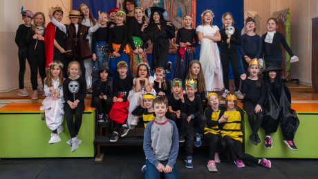 Finałowy pokaz Koła Teatralnego „Zaczarowana walizka”